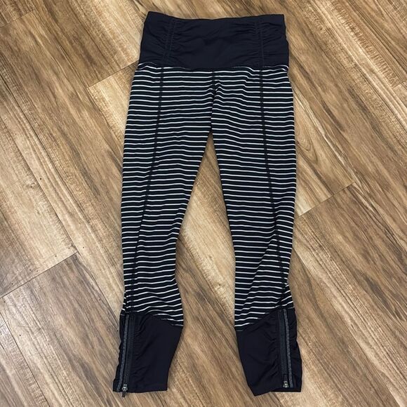 Lululemon Runday Crop in Parallel Stripe Size 2 - Picture 4 of 11